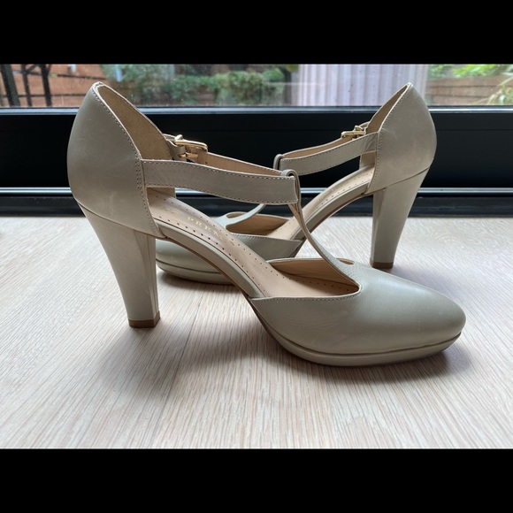 Off white/ beige high heel leather shoes - Picture 3 of 6